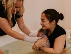 Nikita Willy Melahirkan Anak Kedua Melalui Water Birth