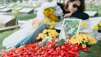 Penuh Tangis, Tamara Tyasmara Rayakan Ultah Dante di Makam
