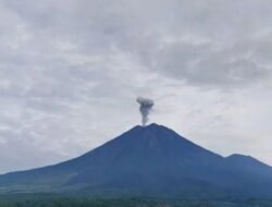 Tinggi Letusan Hingga 1 Km, Gunung Semeru Meletus Beberapa Kali