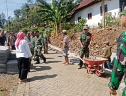 Danramil Purwodadi Pimpin Kerja Bakti Buat Saluran Air