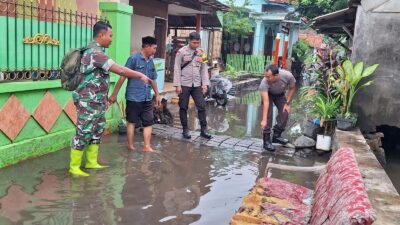 Kodim Probolinggo Pantau dan Tangani Dampak Banjir Rob di Kampung Dok Mayangan