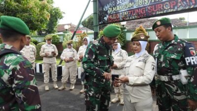 Dandim Pasuruan Cek HP Anggota, Pastikan tidak Terlibat Judi Online