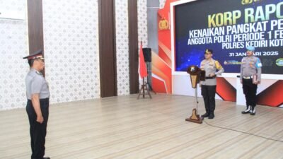 Kapolres Kediri Kota Pimpin Upacara Kenaikan Pangkat Pengabdian