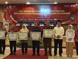 Pilkada Sukses, KPU Kota Kediri Beri Penghargaan ke Forkopimda dan Stakeholder