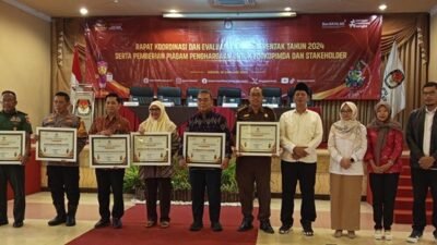 Pilkada Sukses, KPU Kota Kediri Beri Penghargaan ke Forkopimda dan Stakeholder