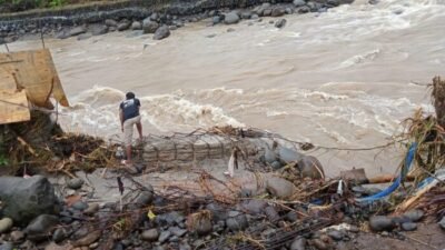 Warga Pekon Bambang Pagar Dalam Siaga 1 Hadapi Kenaikan Air Sungai Way Melesom