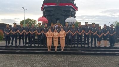 Hormati Jasa Pahlawan, Kanwil Ditjen Imigrasi Bali Gelar Ziarah Tabur Bunga