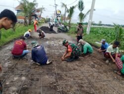 Koramil Leces Kerja Bakti Perbaiki Jalan Desa Binaan