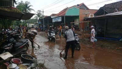 Polres Situbondo Terjunkan Personel Bantu Warga Terdampak Banjir