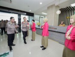 Beri Santunan, Kapolda Jatim Kunjungi RS Bhayangkara Kediri