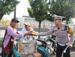 Operasi Semeru di Jumat Berkah Polres Tuban Berbagi Nasi Kotak