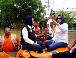 PKK Sidoarjo Kunjungi Korban Banjir di Krian dan Porong