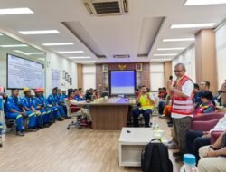 PTP Nonpetikemas Gelar Awareness K3 dan Berikan APD ke TKBM