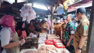 Kasdim dan Forkopimda Monitoring Harga Sembako di Pasar Bangil