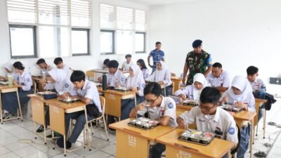SPPG Lanud Husein Sastranegara Salurkan Ribuan Paket Makanan Bergizi ke SMAN 9 Bandung