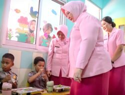 Ketua YKB Jatim Kunker ke TK Kemala Bhayangkari 23 Lumajang