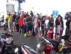 Elpiji 3 Kg Langka, Warga Jaksel Rela Antre di SPBU Fatmawati