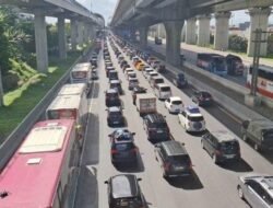 Rest Area Tol Jakarta-Cikampek Dipadati Kendaraan Trouble