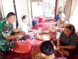 Babinsa Kalirejo Lakukan Pendampingan UMKM Cilok