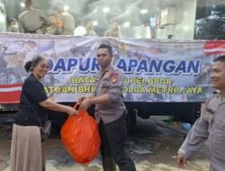 Bantu Warga Terdampak Banjir di Bekasi, Brimob PMJ Buka Dapur Lapangan