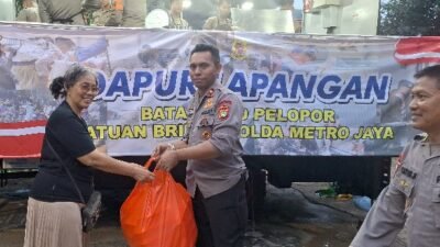 Bantu Warga Terdampak Banjir di Bekasi, Brimob PMJ Buka Dapur Lapangan
