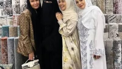 Dinar Candy Dipercaya Jadi Ketua Pengajian Umi Pipik