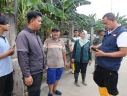 Wali Kota bekasi Bantu Bersihkan Lumpur Sisa Banjir