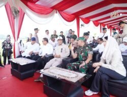 Mayjen TNI Rudy Jawab Keluhan Petani di Gresik