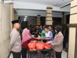 Warga Antusias Ikuti Sahur Gratis di Polres Kediri Kota
