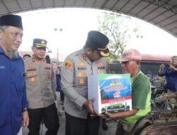 Peringati HPN 2025, PWI Kediri dan Polres Kediri Bagikan 200 Parcel