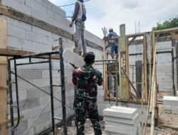 Kedekatan Babinsa Koramil Lekok dengan Warga di wilayah Binaan