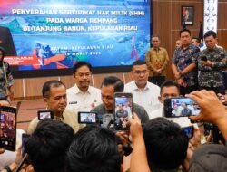 ATR/BPN bagikan 68 SHM kepada Warga Tanjung Banur Rempang