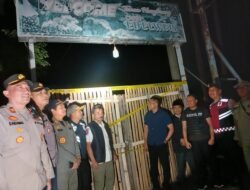 Satpol PP bersama TNI Polri Segel Cafe Karaoke di Purwosari