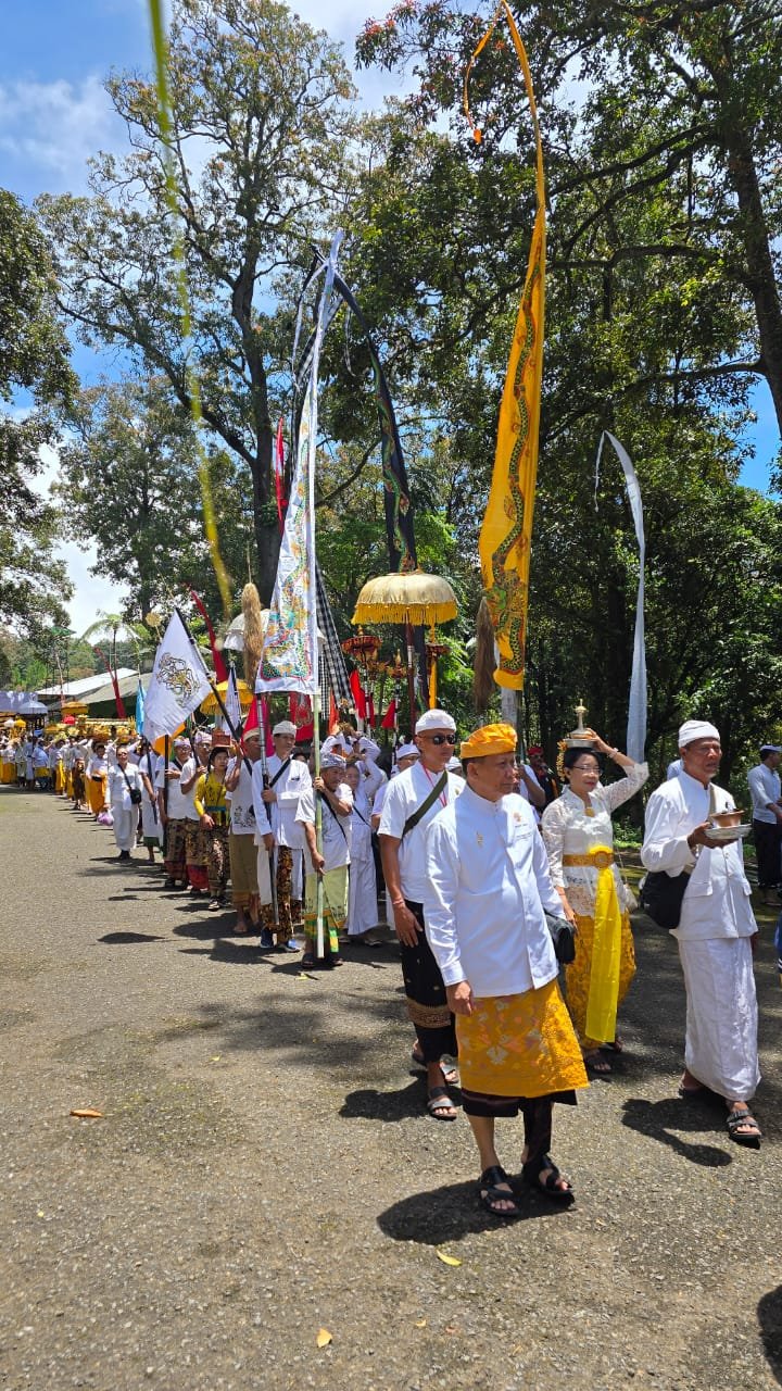 Upacara Melasti Bandung Raya di Gunung Tangkuban Perahu,