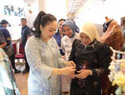 Ketua TP-PKK Kabupaten Asahan Hadiri Penutupan MRFW 2025