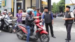 Bagikan Takjil Gratis, Polres Kediri Imbau Masyarakat Jaga Kamtibmas
