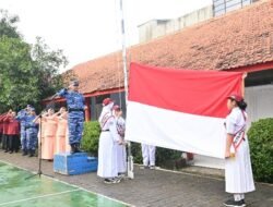 Tanamkan Nasionalisme, Danlanud Husein Sastranegara Pimpin Upacara di SD Angkasa