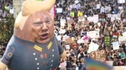 Ribuan Warga AS Turun ke Jalan Tentang Kebijakan Trump