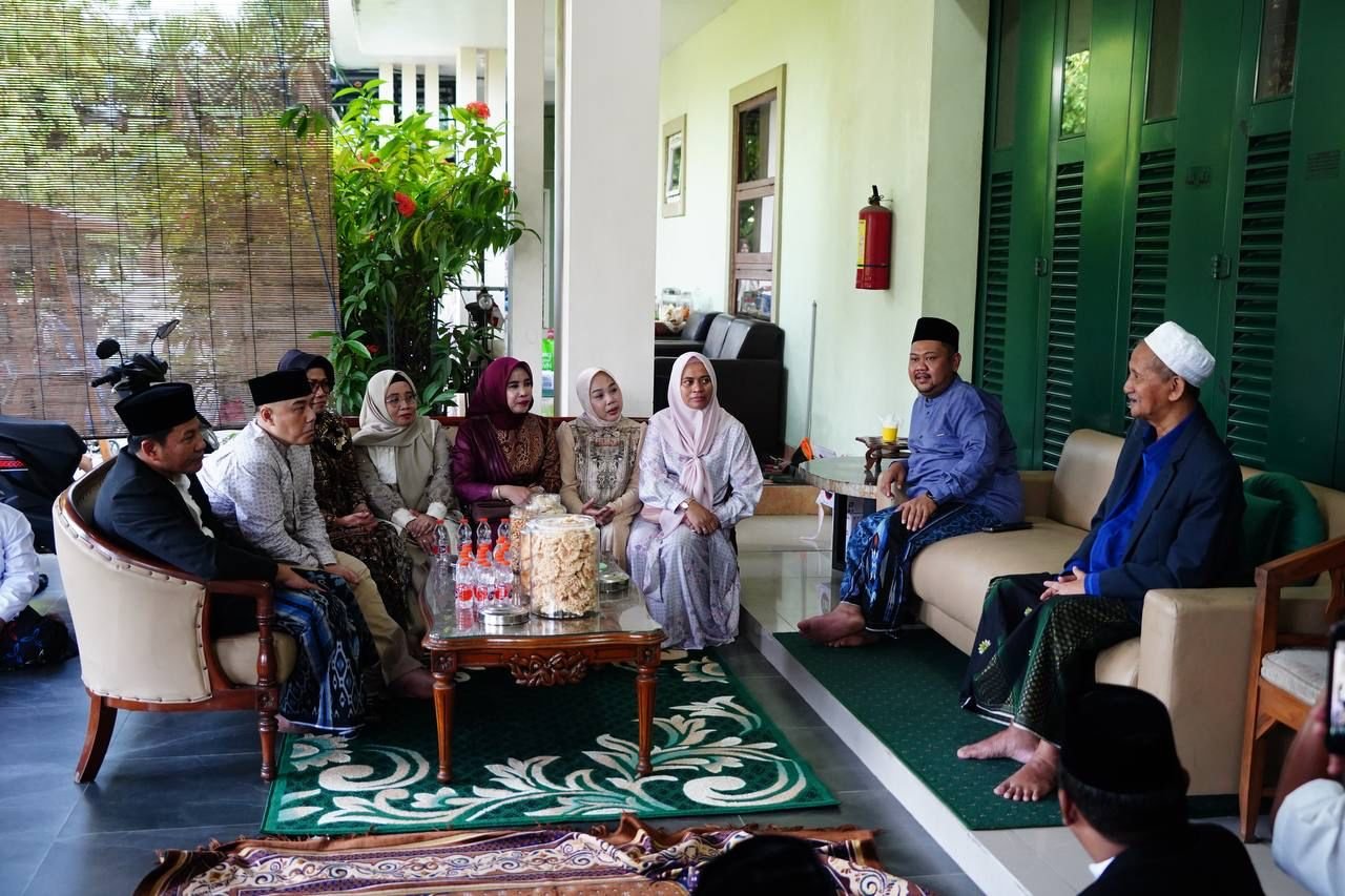 Usai Sholat Id, Bupati dan Wakil Bupati Sidoarjo Sowan ke Gus Ali