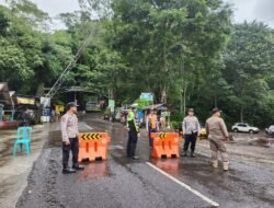 Longsor, Polres Mojokerto Tutup Jalur Pacet- Cangar