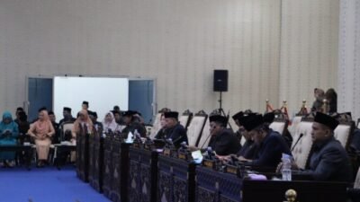 Ketua DPRD Pesibar, M. Emir Lil Ardi Pimpin Rapat Paripurna  DPRD Pesibar