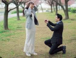 Luna Maya Resmi Dilamar Maxime Bouttier Saat Liburan di Jepang