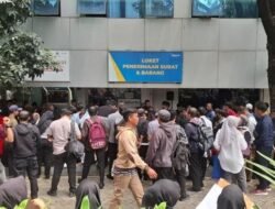 Ratusan Warga Padati Balai Kota DKI Lamar Kerja Petugas PPSU