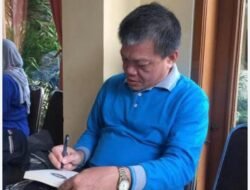 Uten Sutendy : Kang Dedi Mulyadi dalam Tiga Dimensi
