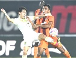 Laga Borneo FC vs Persebaya Tensi Tinggi! 2 Penalti, 1 Kartu Merah