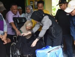 Wabup Sidoarjo Kunjungi Nenek yang Tinggal Sebatang kara