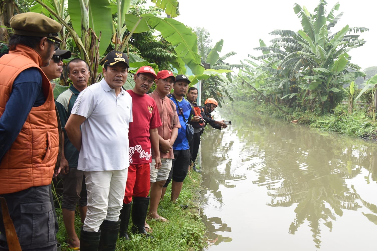 Bupati Subandi saat Sidak Banjir di Desa Kramat Jegu Kecamatan Taman