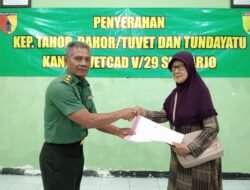 Kanminvetcad V/29 Sidoarjo Serahkan Piagam Veteran