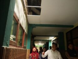 Atap Kelas Rusak, Bupati Subandi Sidak ke SMPN 3 Porong