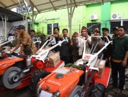 Kelompok Tani Sidoarjo Dapat Bantuan 15 Hand Traktor dan 1 Alsintan